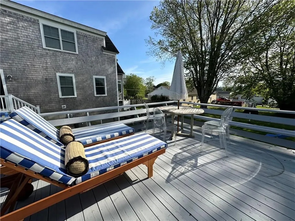 140 Renfrew Avenue Middletown RI 02842