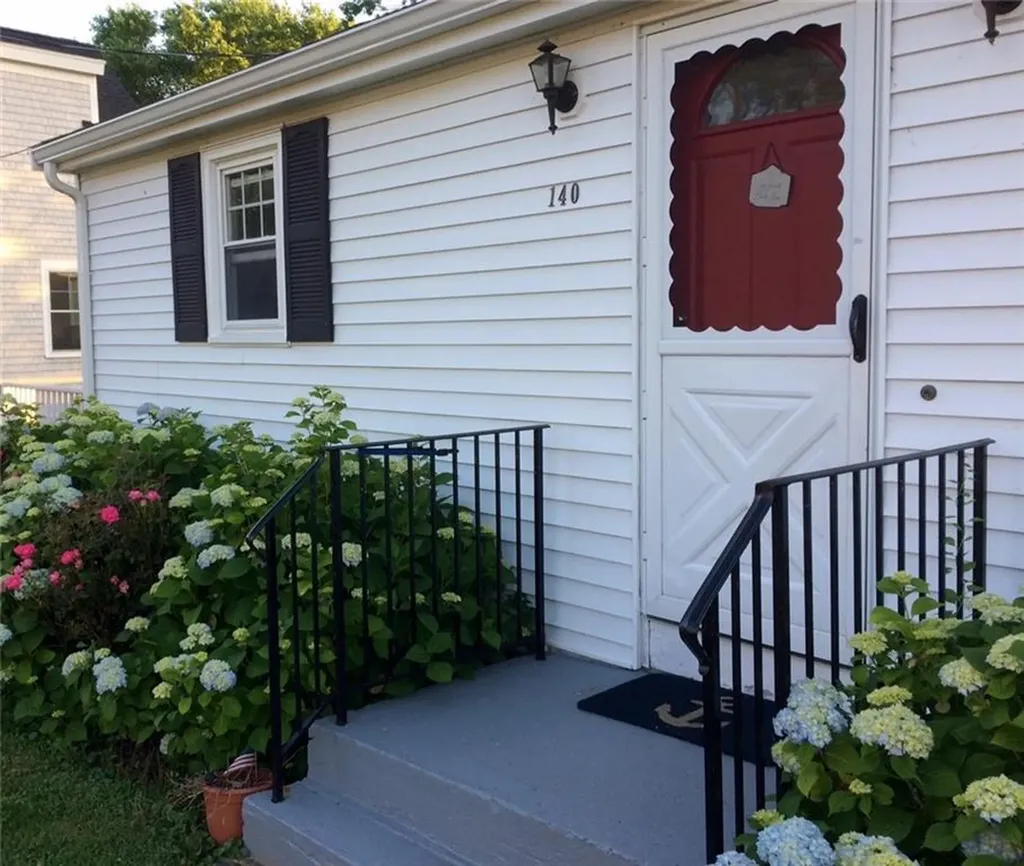 140 Renfrew Avenue Middletown RI 02842