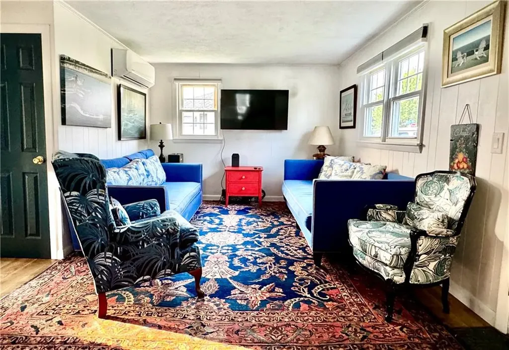 140 Renfrew Avenue Middletown RI 02842