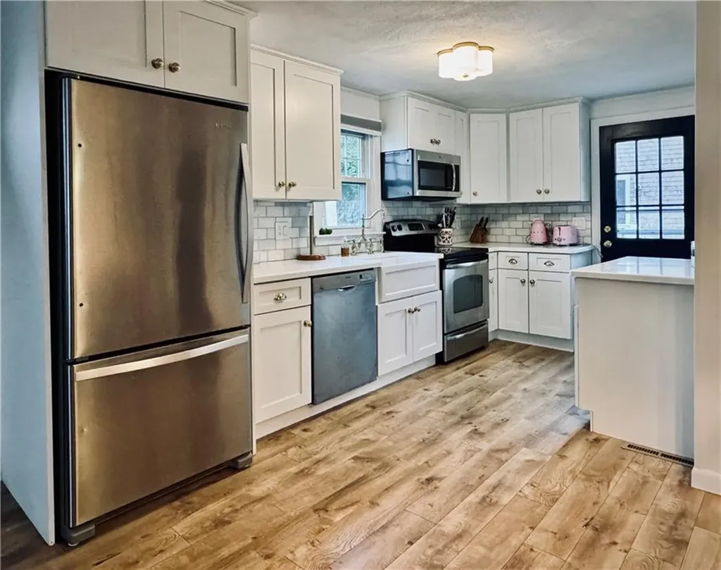 140 Renfrew Avenue Middletown RI 02842