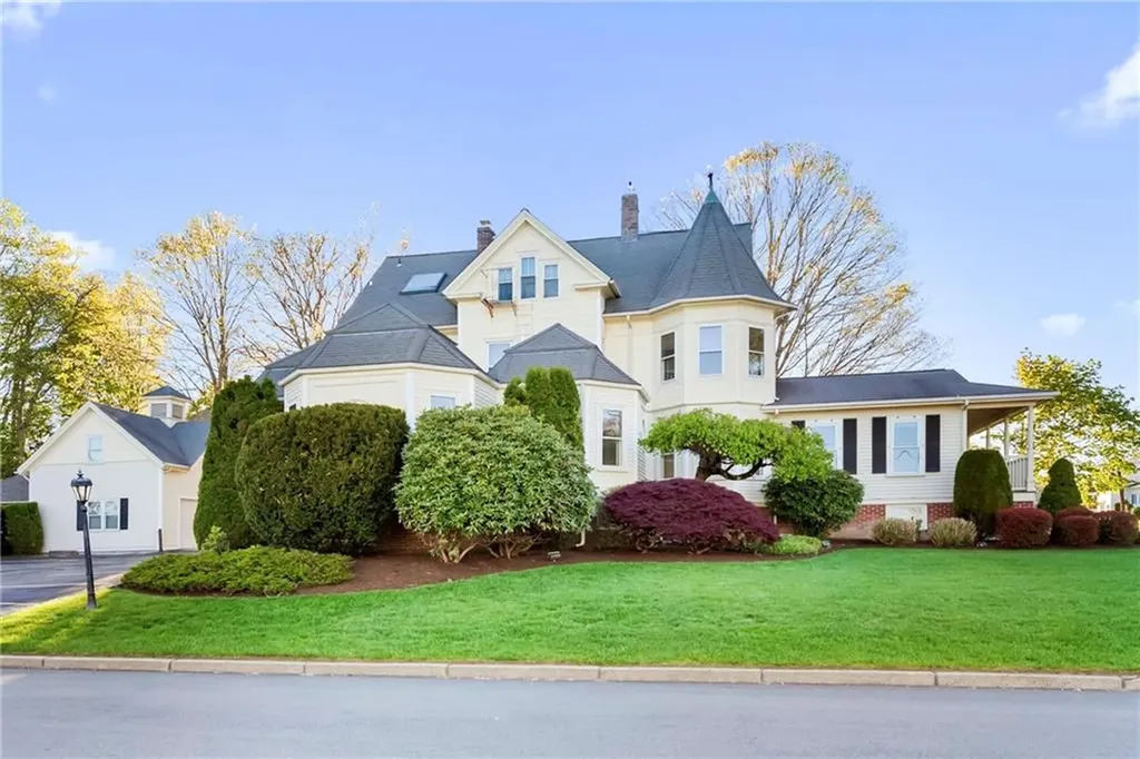 1358 Smith Street North Providence RI 02911