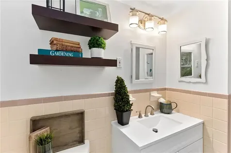 352 Lafayette Road North Kingstown RI 02852