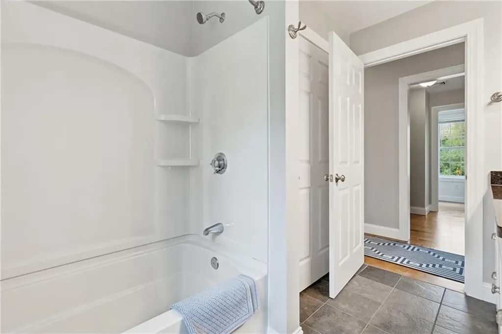 15 Souza Road Tiverton RI 02878