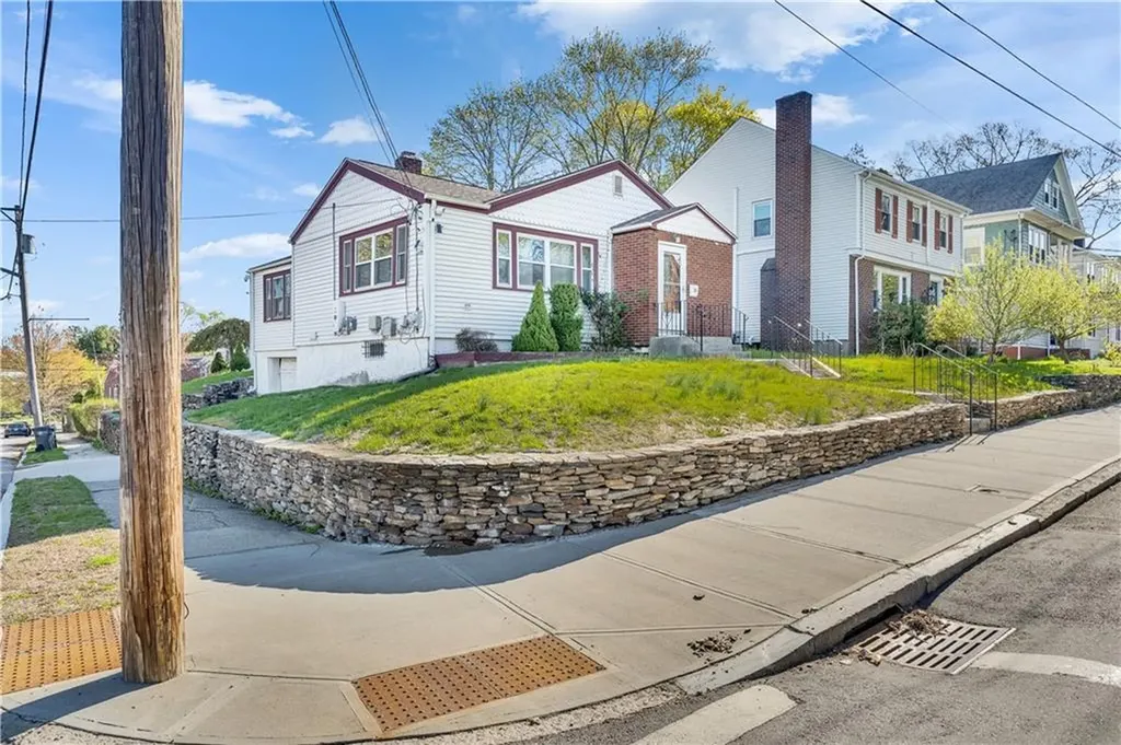 90 Woodbine Street Providence RI 02906