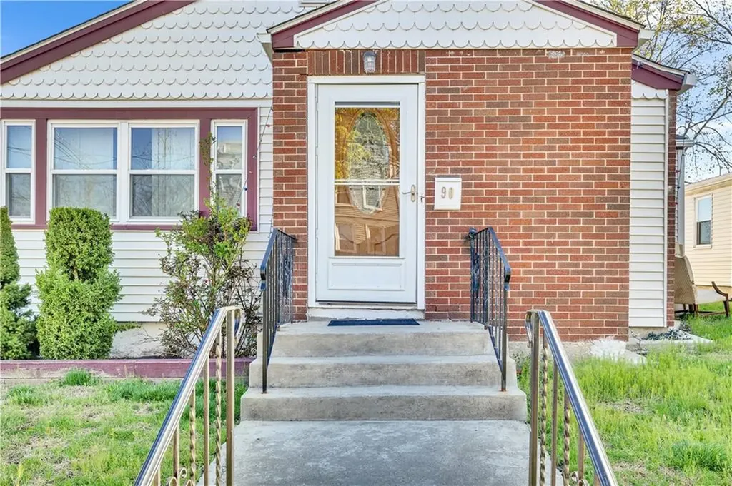 90 Woodbine Street Providence RI 02906