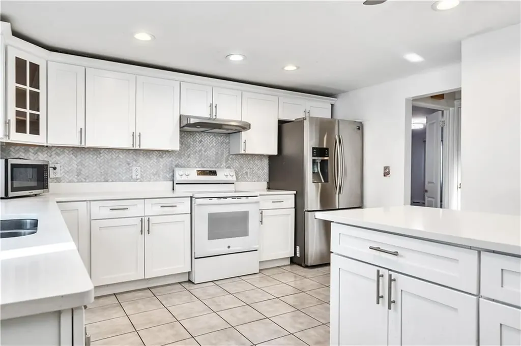 90 Woodbine Street Providence RI 02906