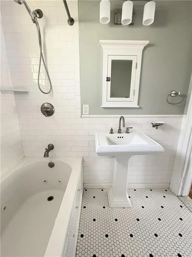 61 Malbone Road Newport RI 02840