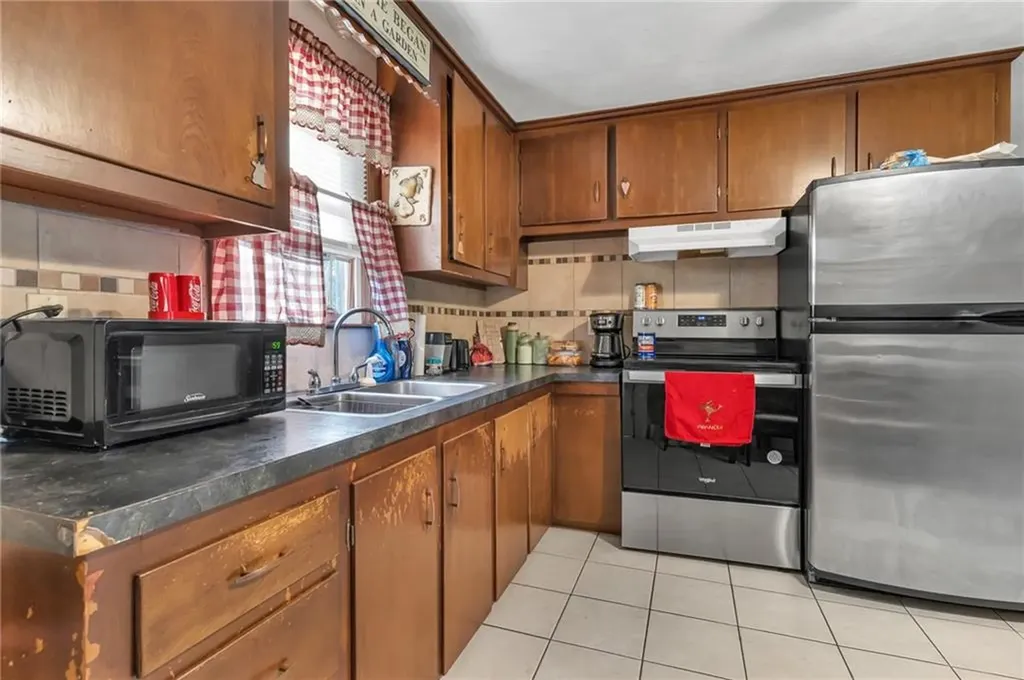 62 Canonchet Trail Cranston RI 02921