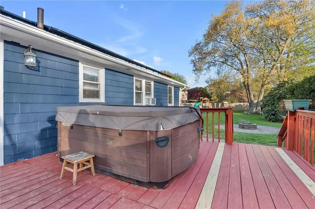 62 Canonchet Trail Cranston RI 02921