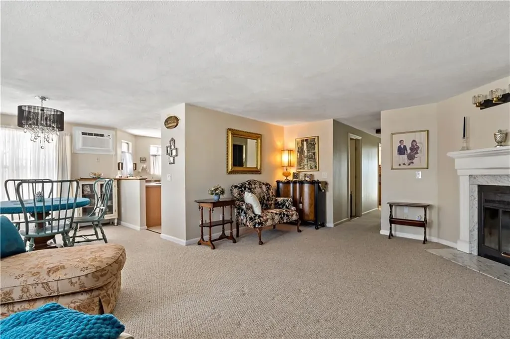 18 Pond Court North Providence RI 02904