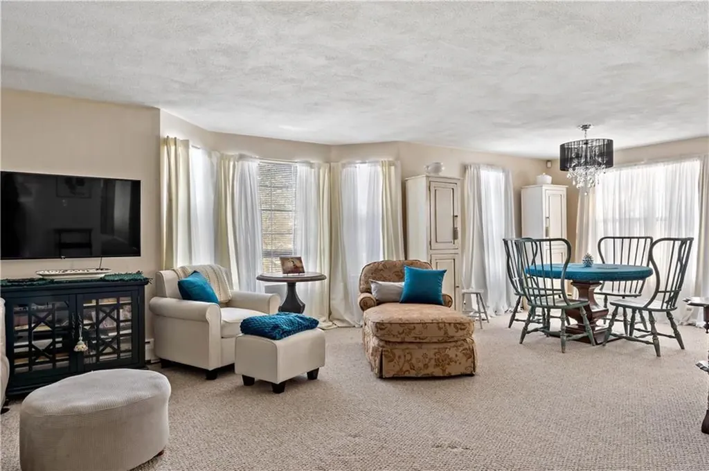 18 Pond Court North Providence RI 02904