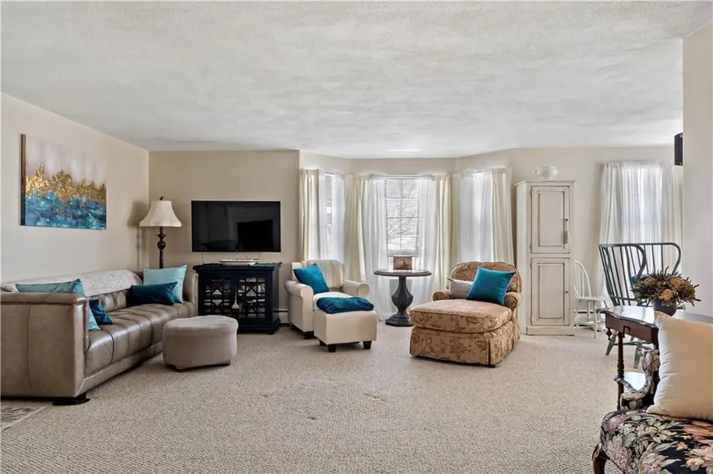 18 Pond Court North Providence RI 02904
