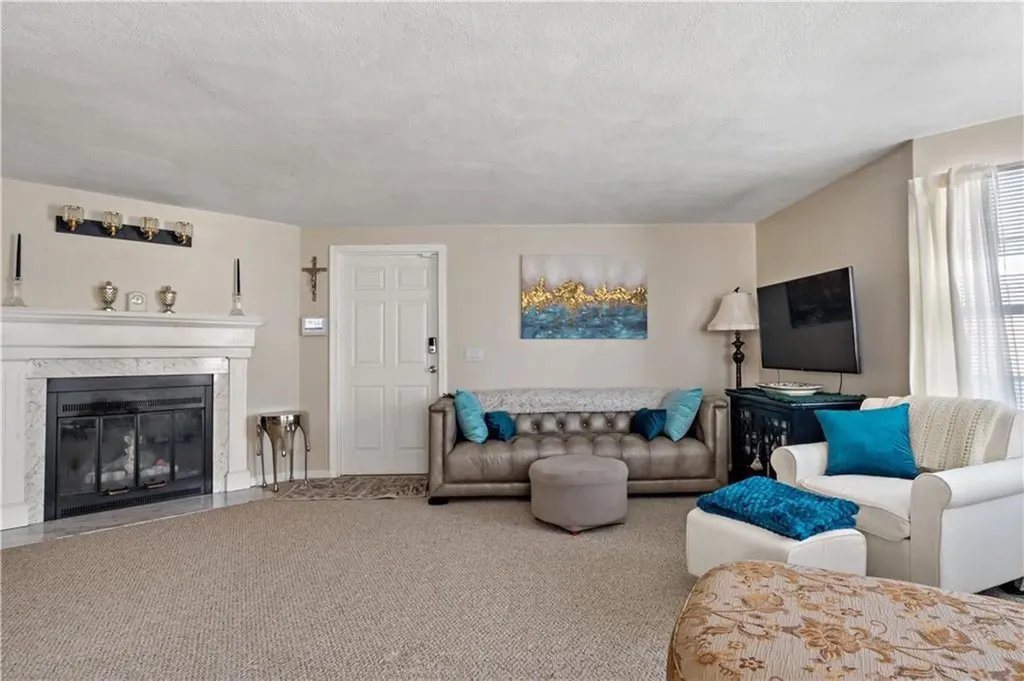 18 Pond Court North Providence RI 02904