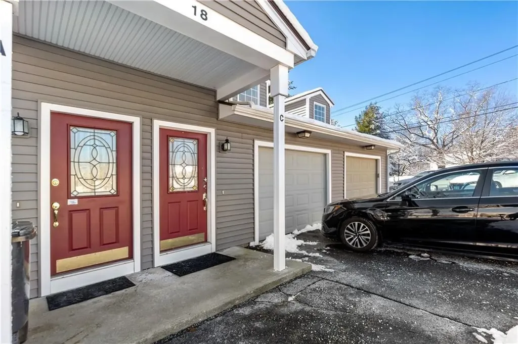 18 Pond Court North Providence RI 02904