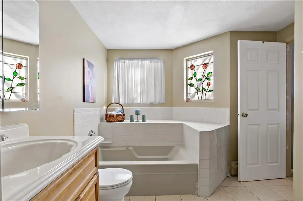 18 Pond Court North Providence RI 02904
