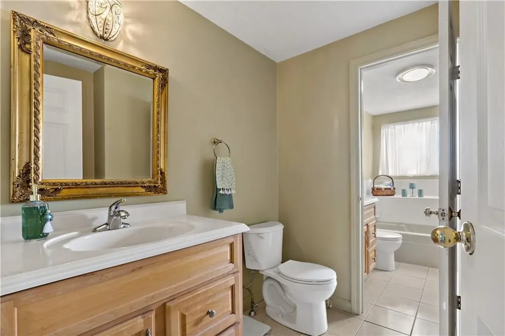 18 Pond Court North Providence RI 02904