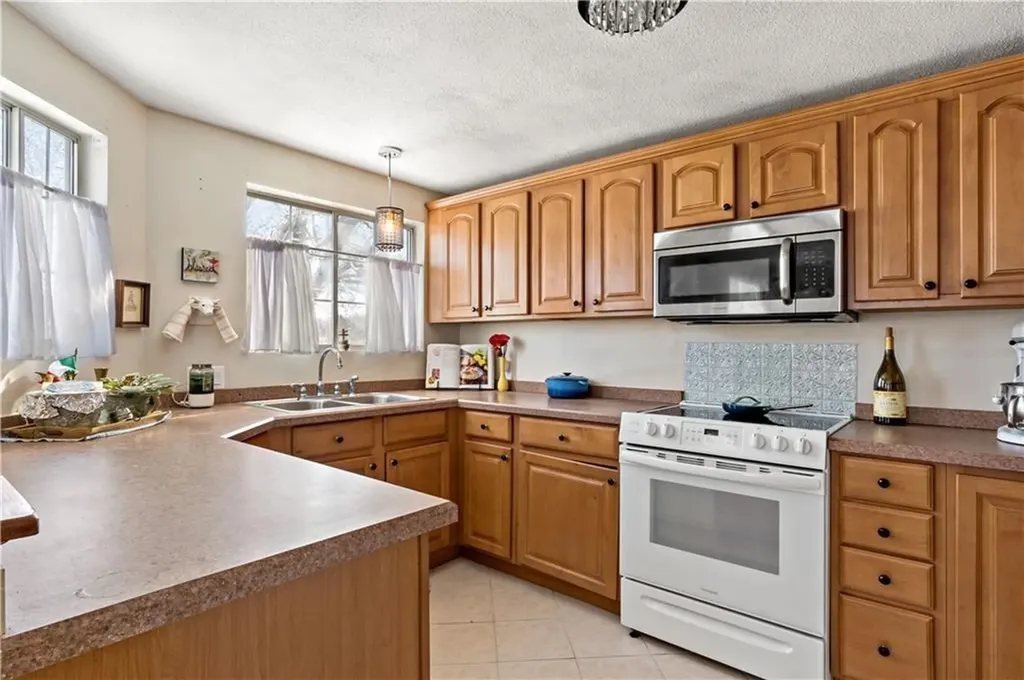18 Pond Court North Providence RI 02904