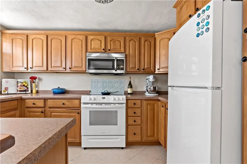 18 Pond Court North Providence RI 02904