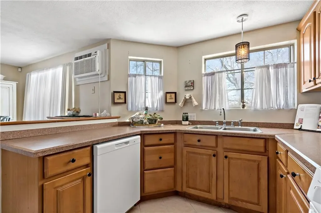 18 Pond Court North Providence RI 02904