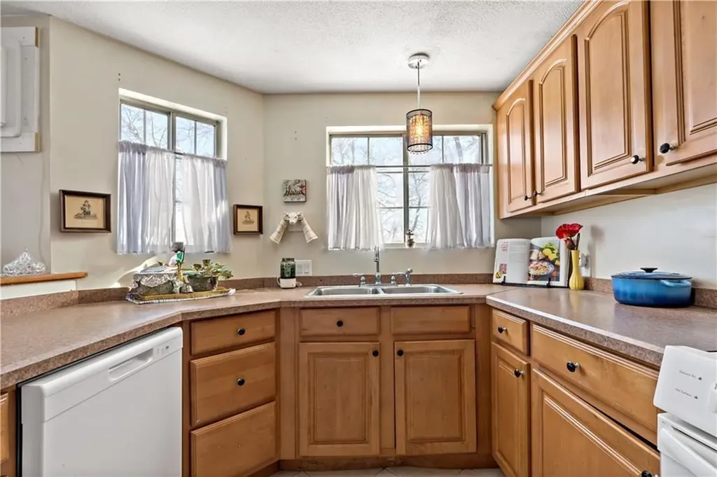 18 Pond Court North Providence RI 02904