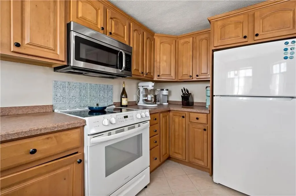 18 Pond Court North Providence RI 02904
