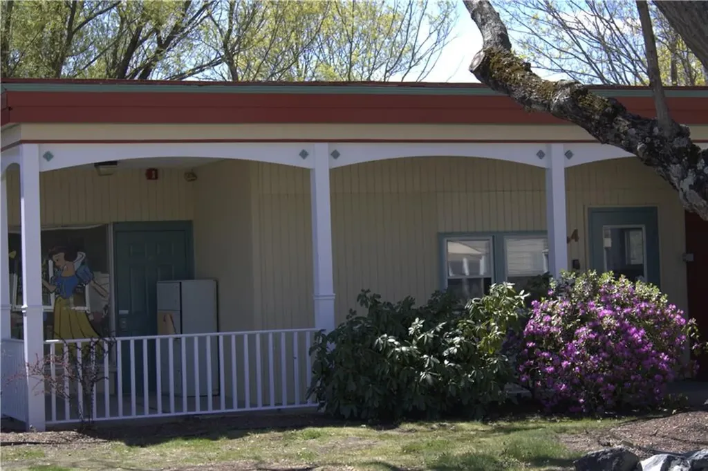 64 Bay Spring Avenue Barrington RI 02806