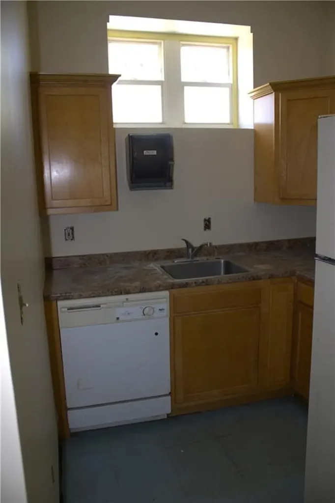 64 Bay Spring Avenue Barrington RI 02806
