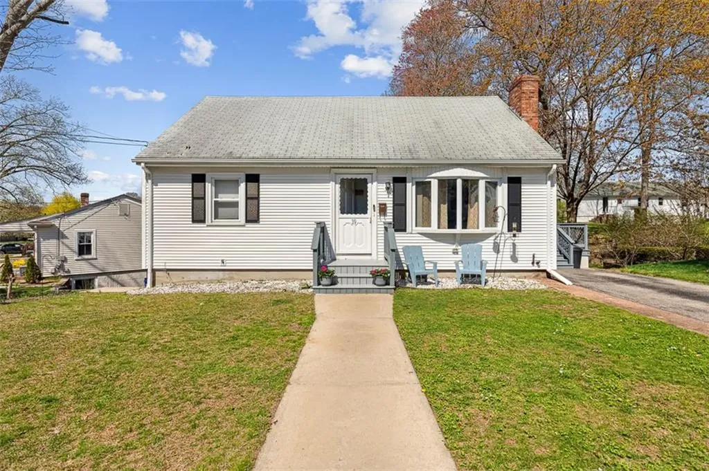 39 Oakland Drive West Warwick RI 02893