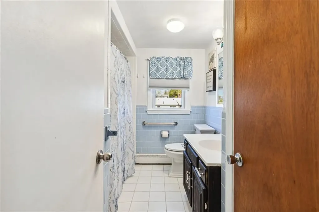 39 Oakland Drive West Warwick RI 02893