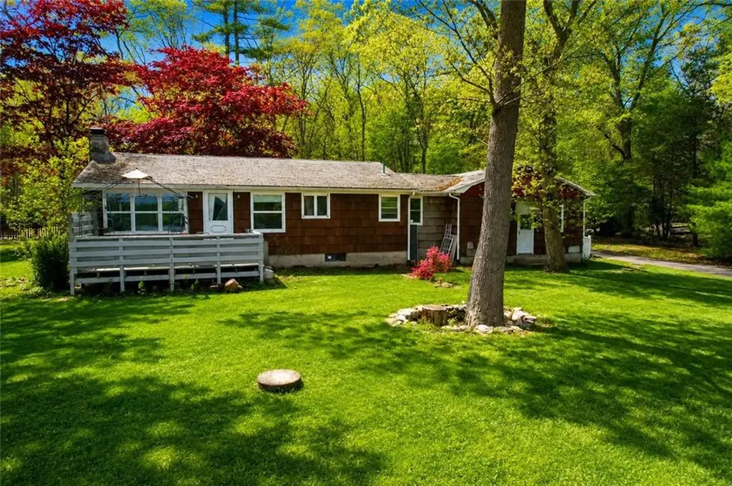 48 Allison Avenue Coventry RI 02816
