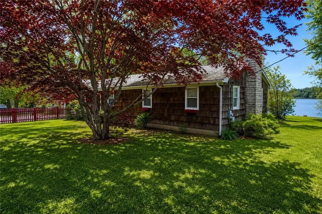 48 Allison Avenue Coventry RI 02816