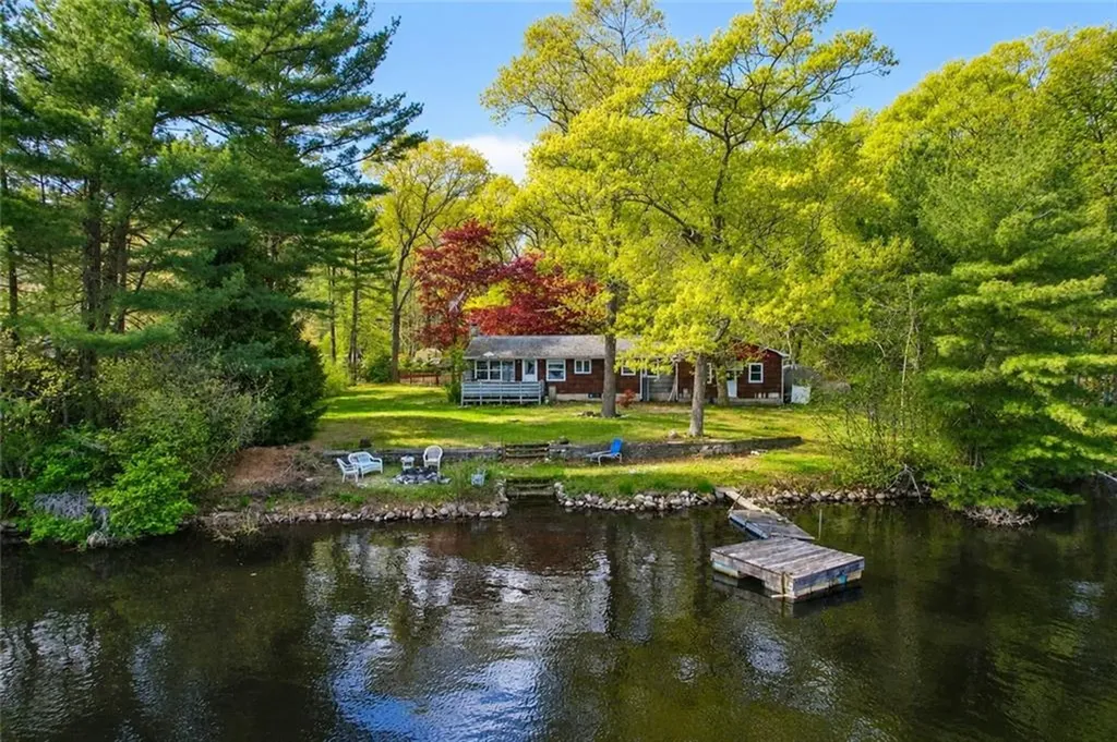 48 Allison Avenue Coventry RI 02816