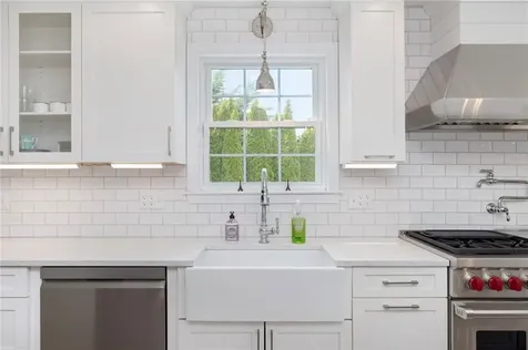 24 Patricia Ann Drive Bristol RI 02809