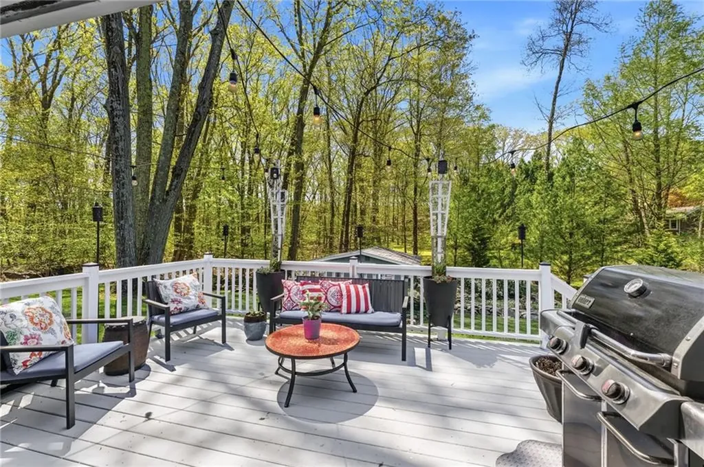 7 Meadowbrook Road Lincoln RI 02865