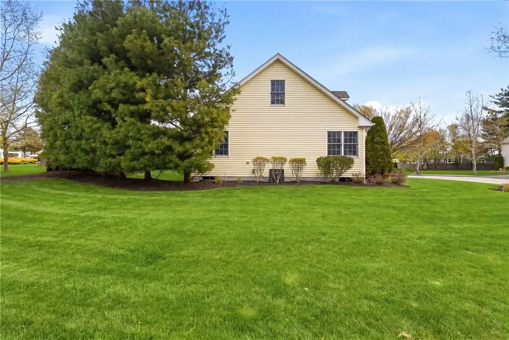 32 Sunny View Court Warwick RI 02886