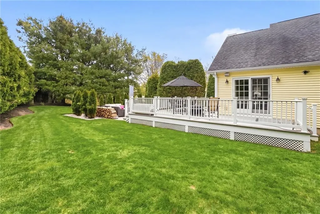 32 Sunny View Court Warwick RI 02886