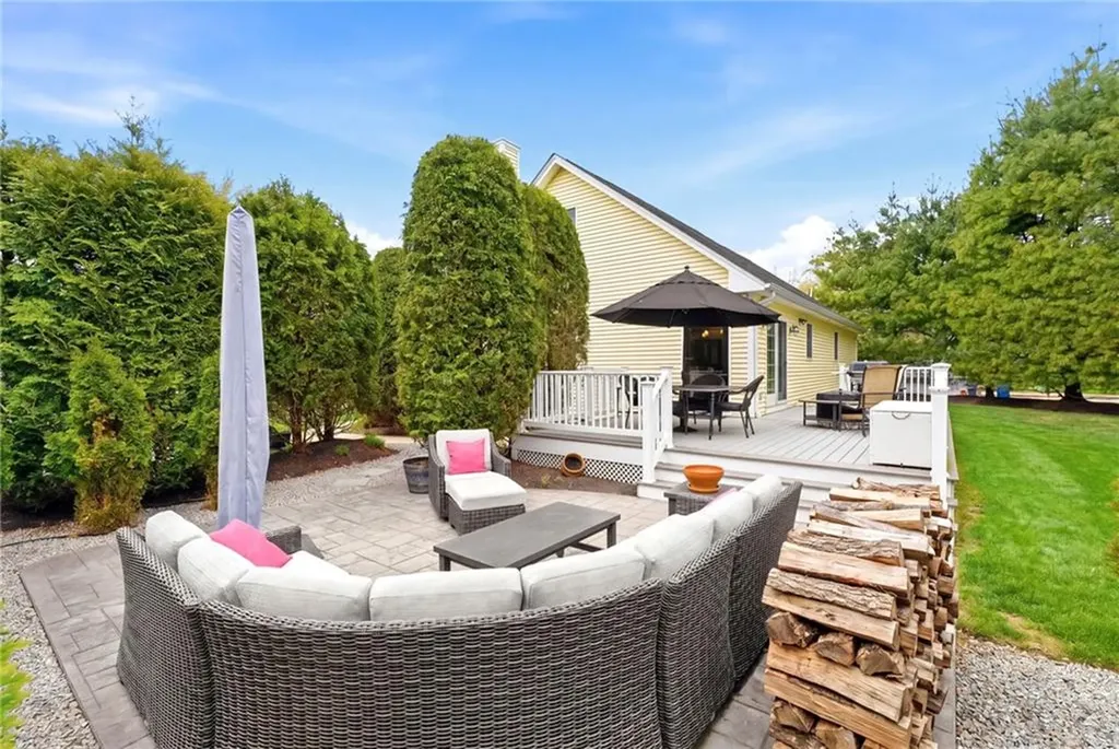 32 Sunny View Court Warwick RI 02886