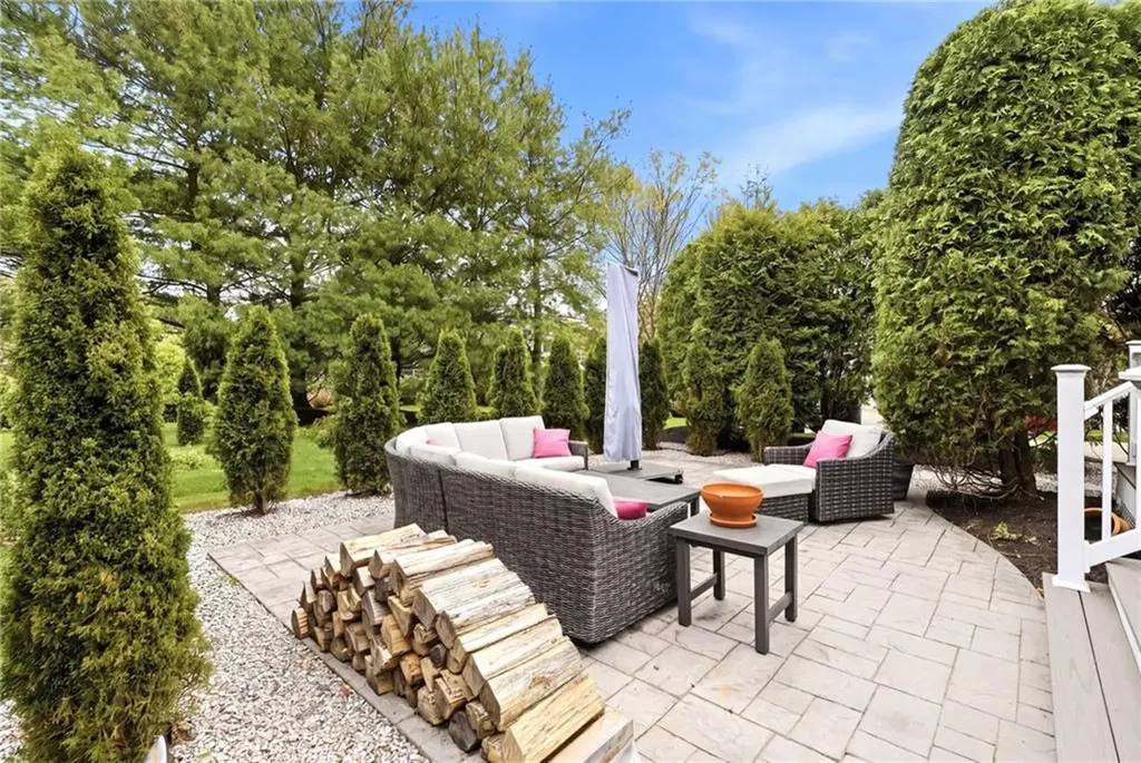 32 Sunny View Court Warwick RI 02886