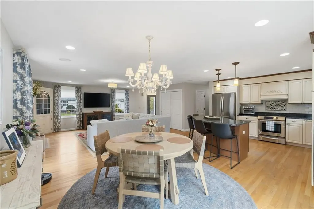 32 Sunny View Court Warwick RI 02886