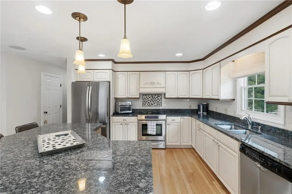 32 Sunny View Court Warwick RI 02886