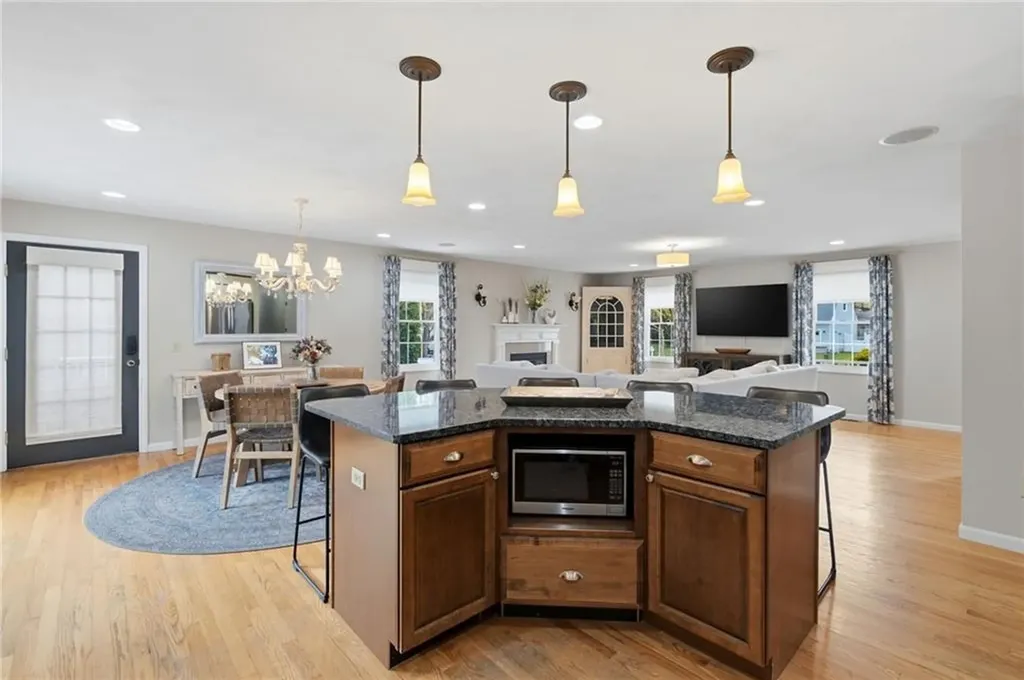 32 Sunny View Court Warwick RI 02886