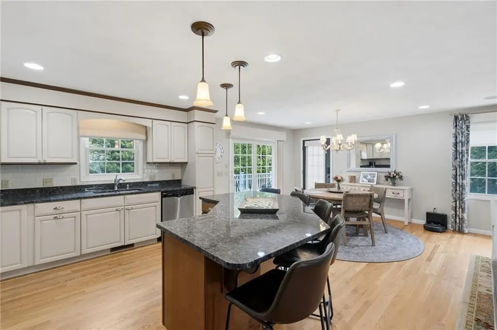 32 Sunny View Court Warwick RI 02886
