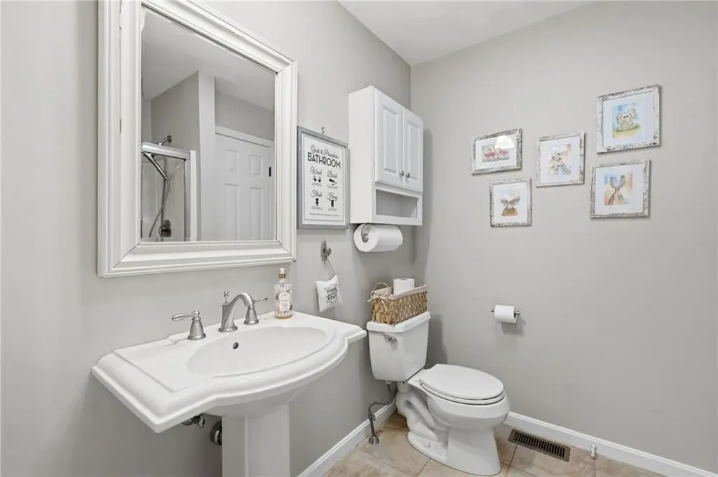 32 Sunny View Court Warwick RI 02886
