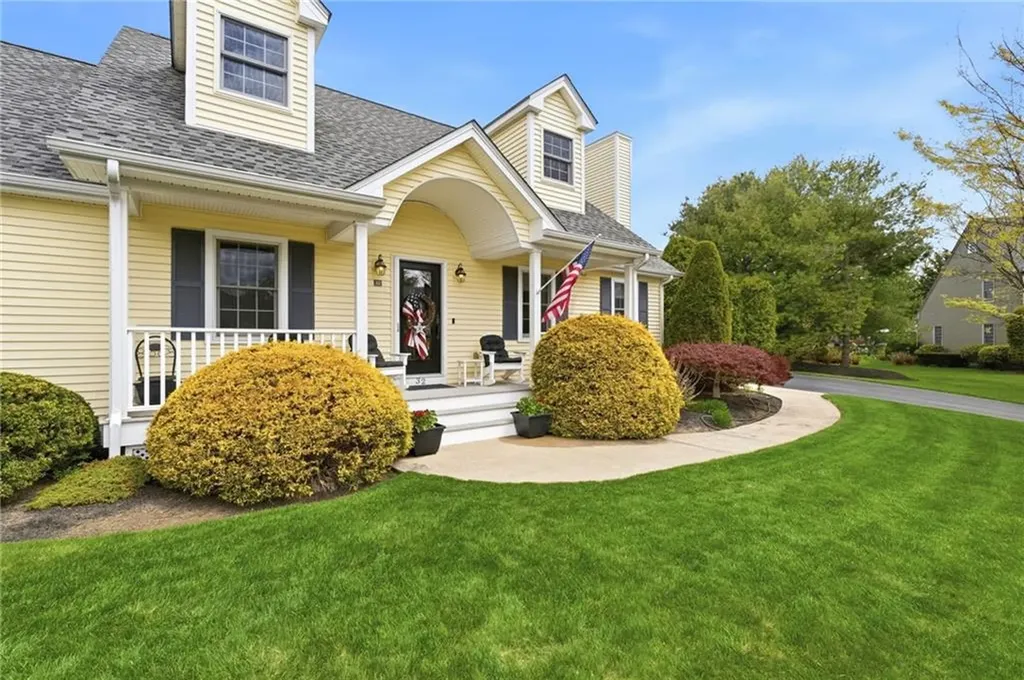 32 Sunny View Court Warwick RI 02886