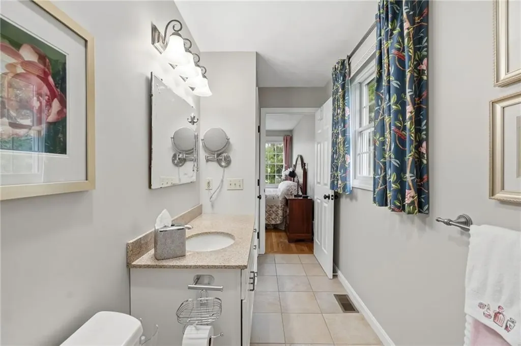32 Sunny View Court Warwick RI 02886