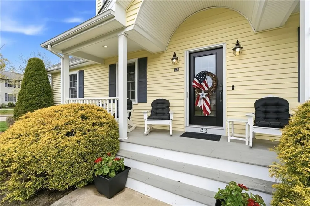 32 Sunny View Court Warwick RI 02886