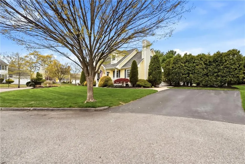 32 Sunny View Court Warwick RI 02886
