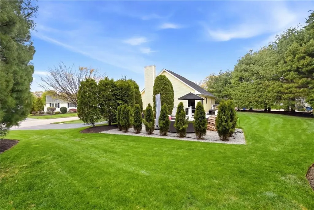 32 Sunny View Court Warwick RI 02886