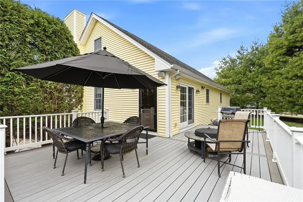 32 Sunny View Court Warwick RI 02886