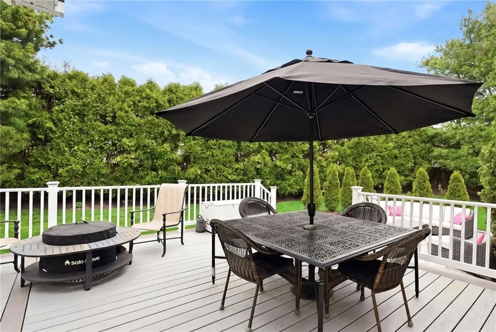 32 Sunny View Court Warwick RI 02886